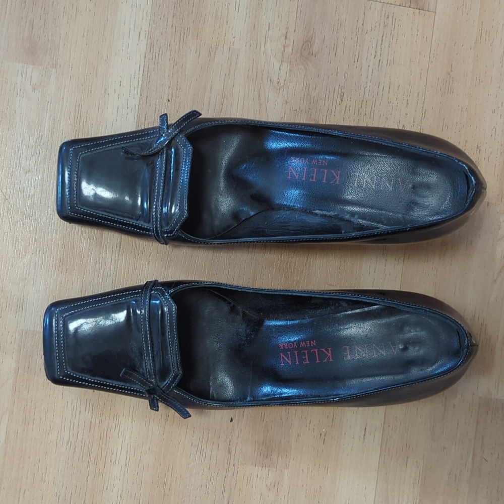 High heel pattern leather AnneKlein shoes  size 8 1/2M